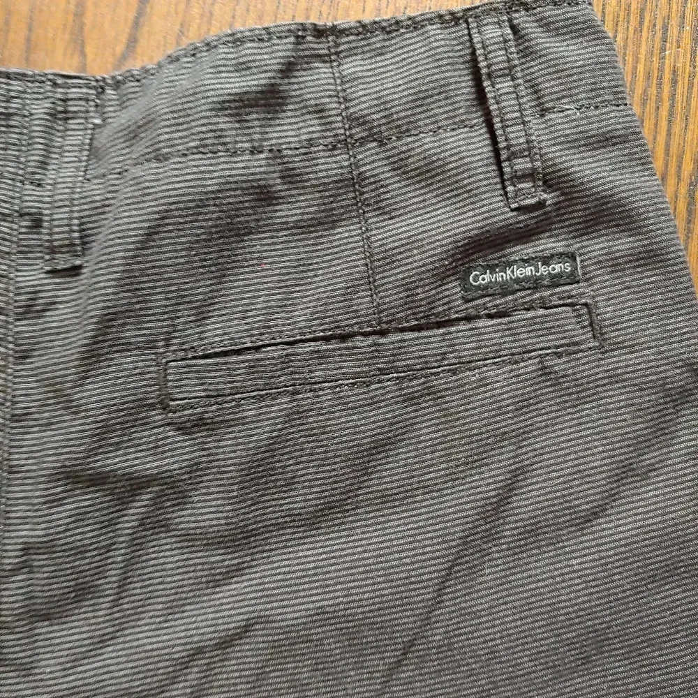 Calvin Klein Black and Gray Stripe Flat Front Shorts Size Boy's 18